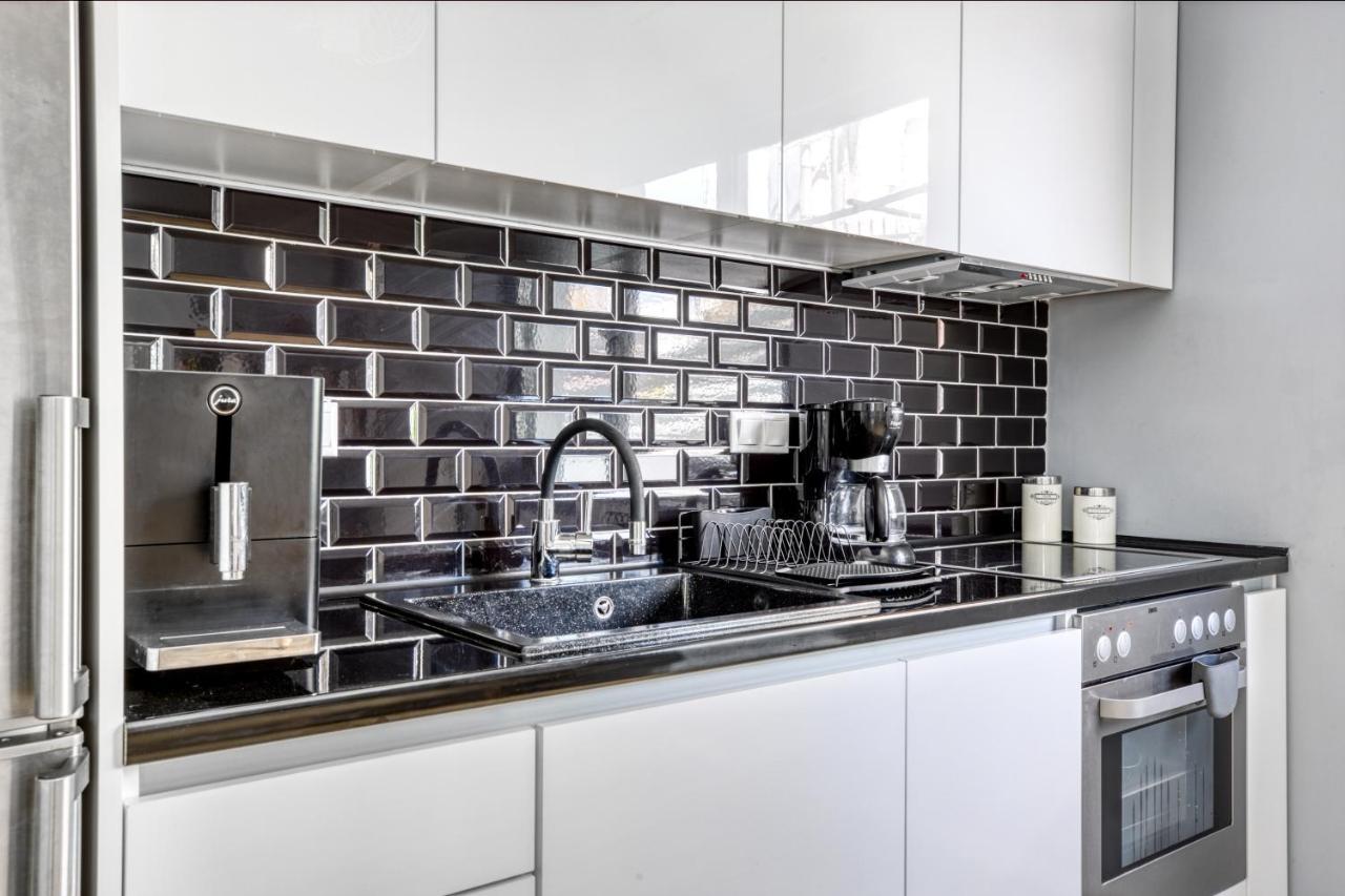 Spacious Flat With Courtyard And Private Parking! Αθήνα Εξωτερικό φωτογραφία